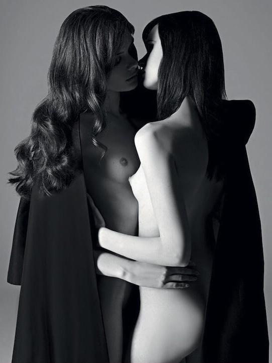 12P SAPPHO'S  B &amp; W 3