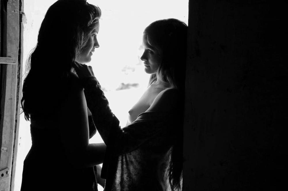 12P SAPPHO'S  B &amp; W 3