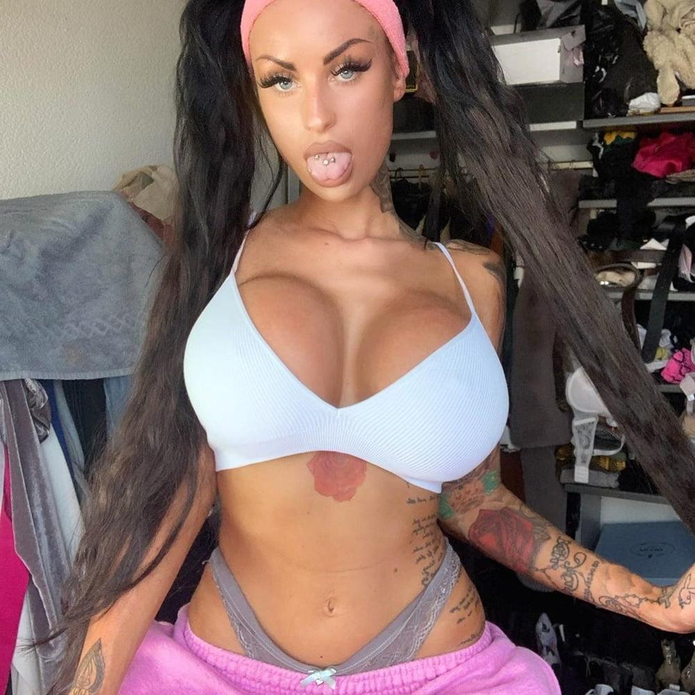10P Big Tit Bimbo