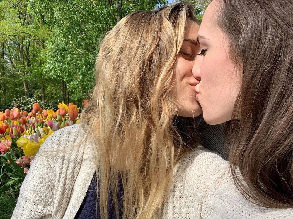 14P GIRL KISSES! 4