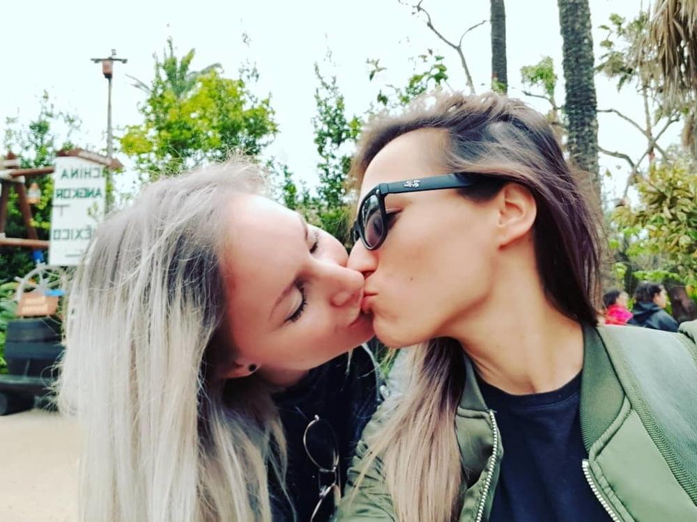 16P GIRL KISSES! 3