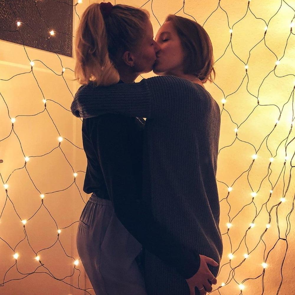 16P GIRL KISSES! 3