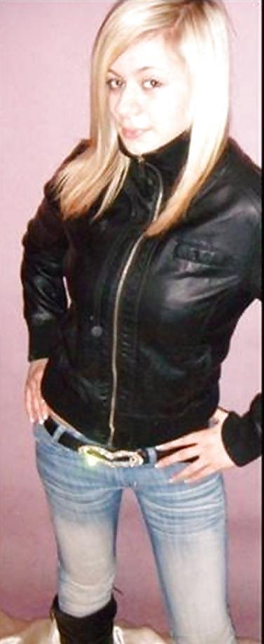 25P Queens in jeans LIV