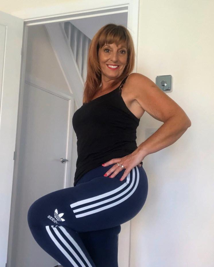 25P Beau Diamonds model slut from Worcestershire