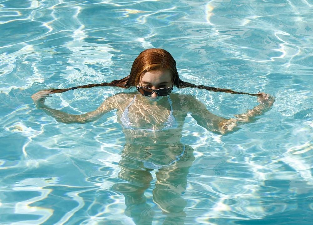25P Sexy Redhead Zoey's Tiny Bikini