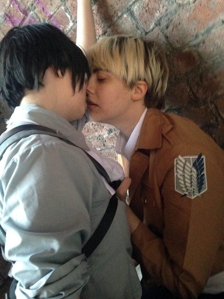 25P Shaunie - UK cosplay slut who fucks everyone at comic-Con's