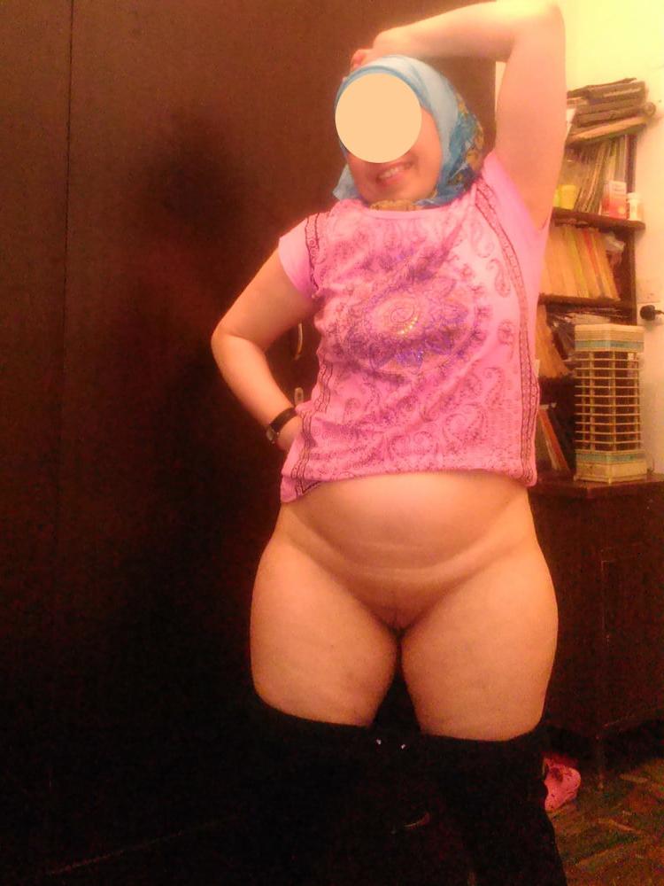 25P Muslim hijab wife exposed
