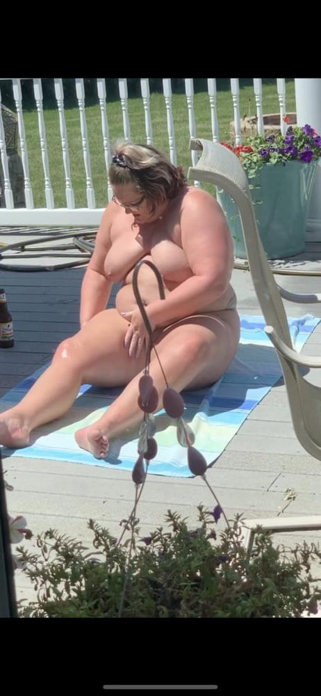 25P Fat mom in sun