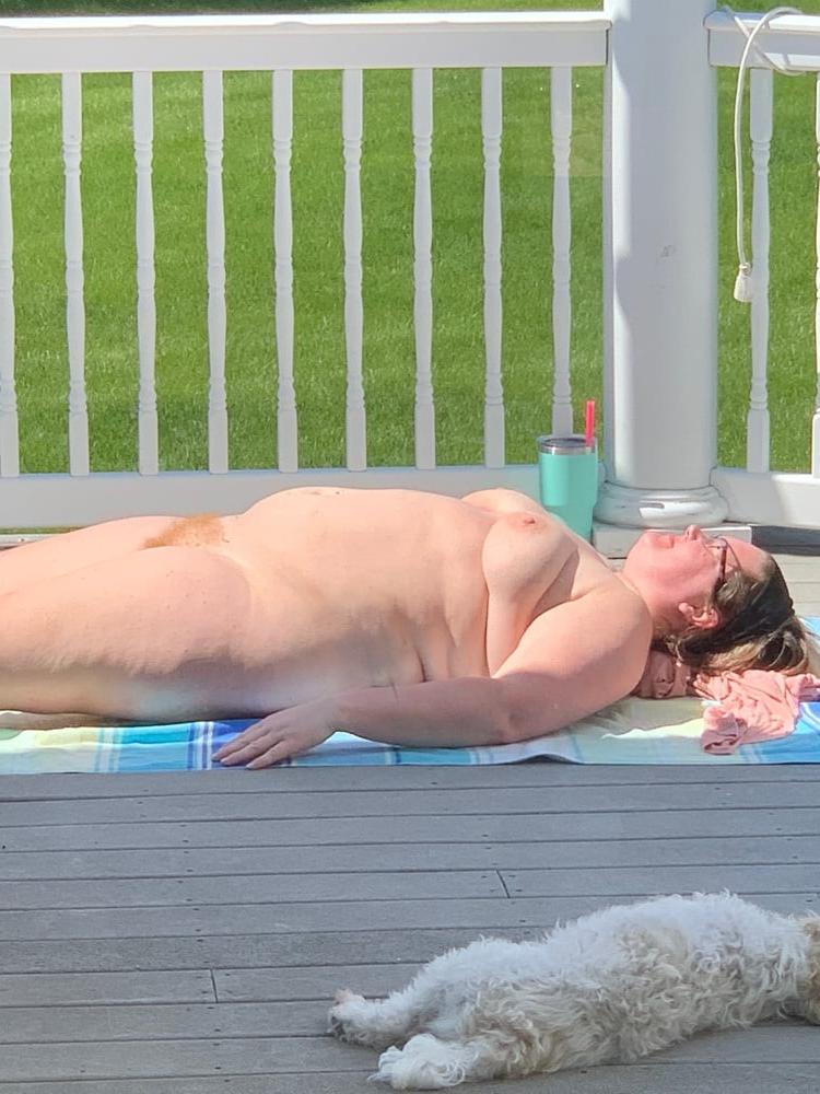 25P Fat mom in sun
