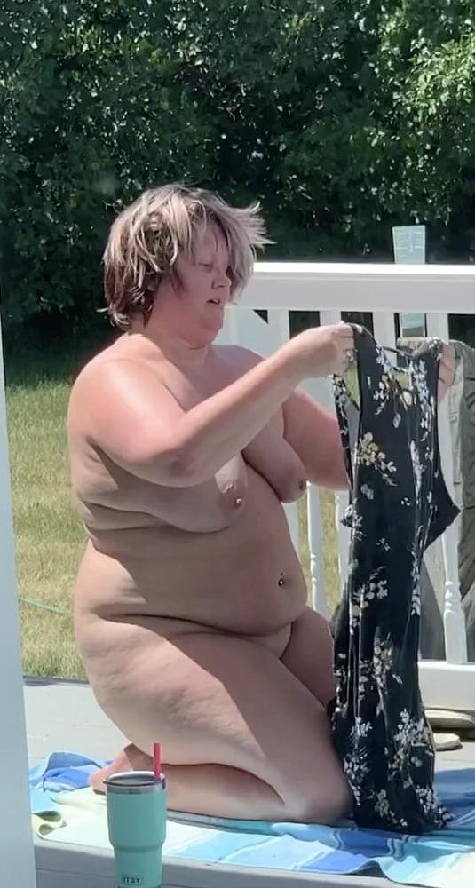25P Fat mom in sun