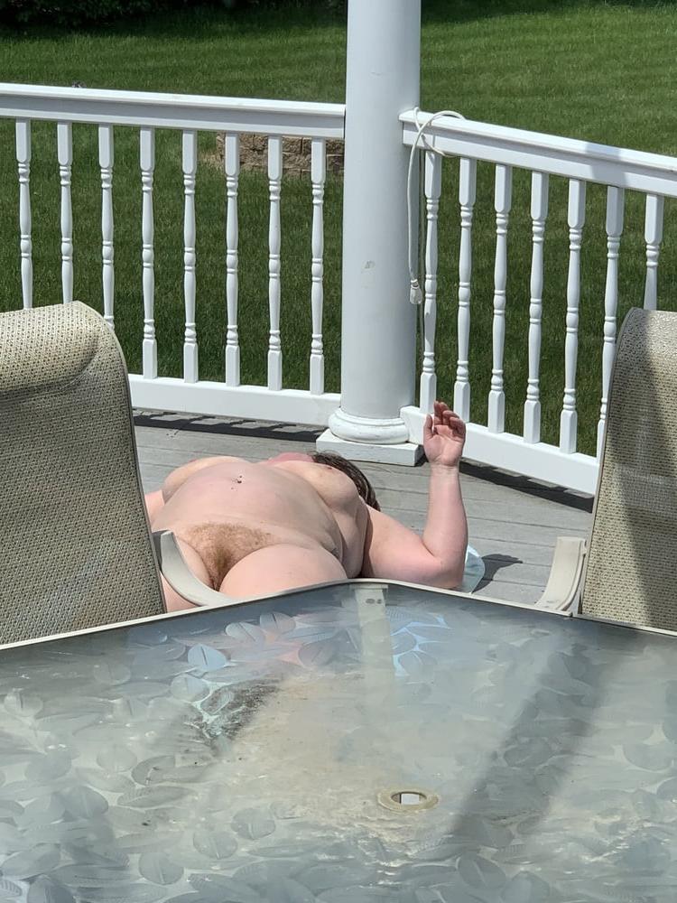 25P Fat mom in sun