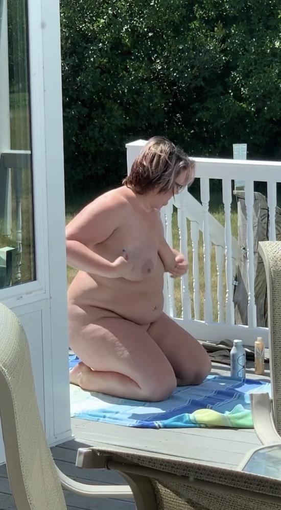 25P Fat mom in sun