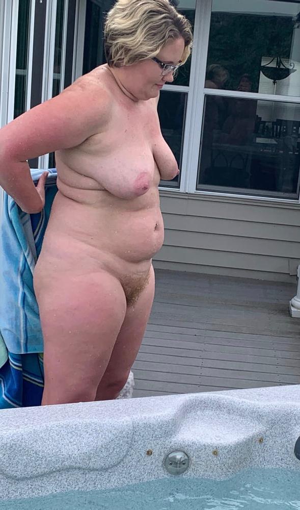 25P Fat mom in sun