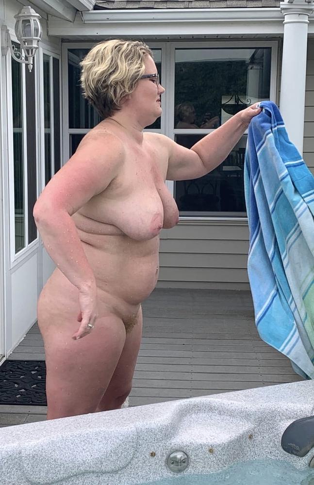 25P Fat mom in sun