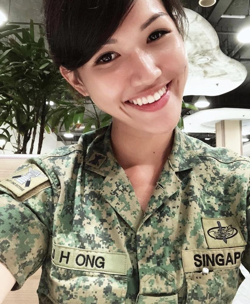 25P Pretty Singapore Army Girl Jiahui