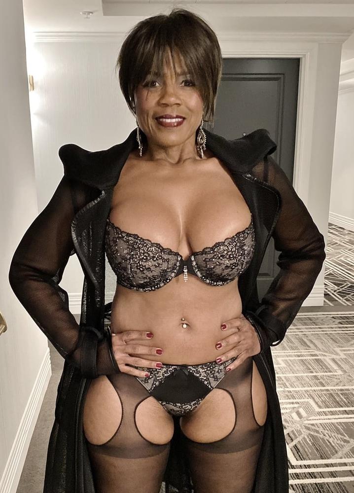 14P Raven - The Art of Ebony Milf