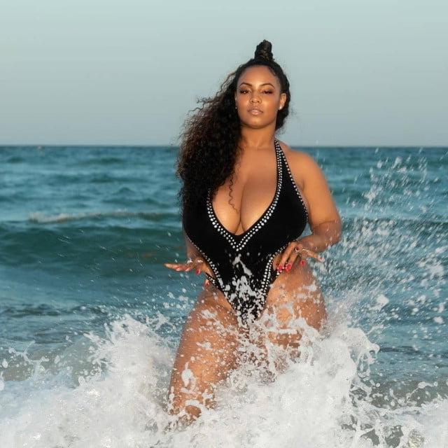 25P Wide Hips - Amazing Curves - Big Girls - Fat Asses (60)