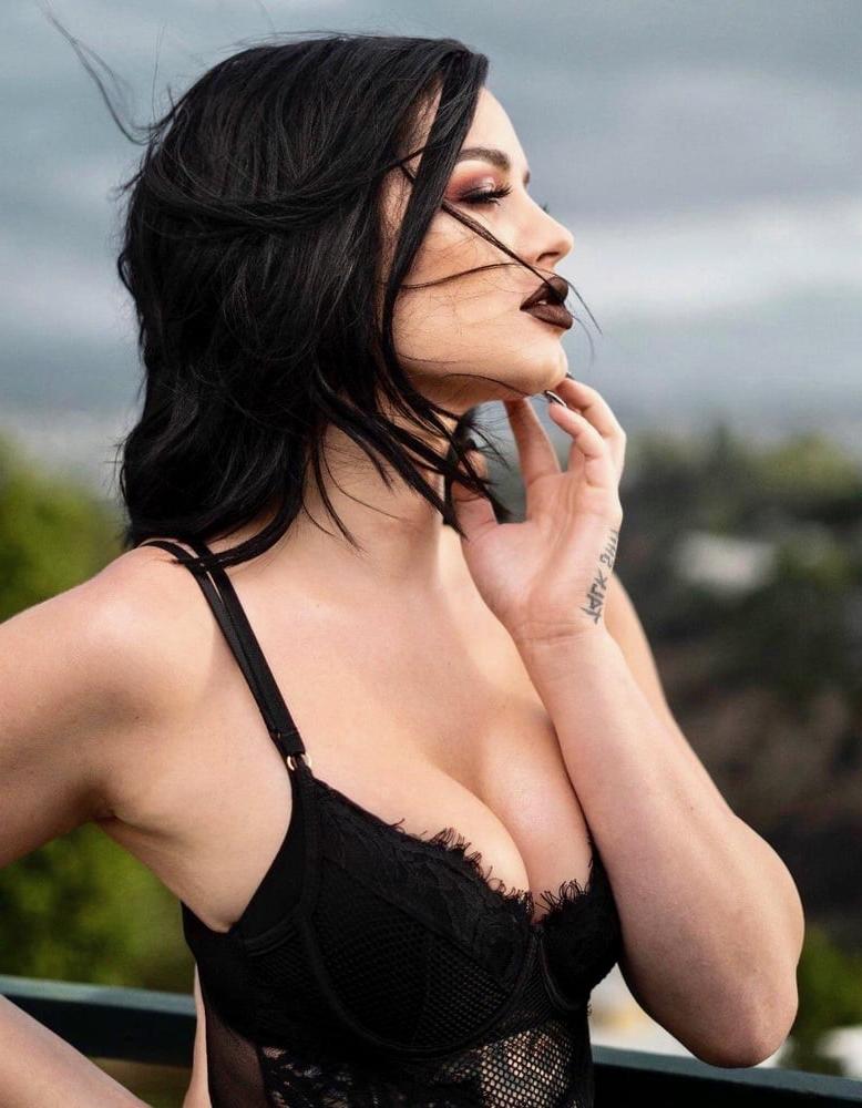 25P Paige Jerking Gallery