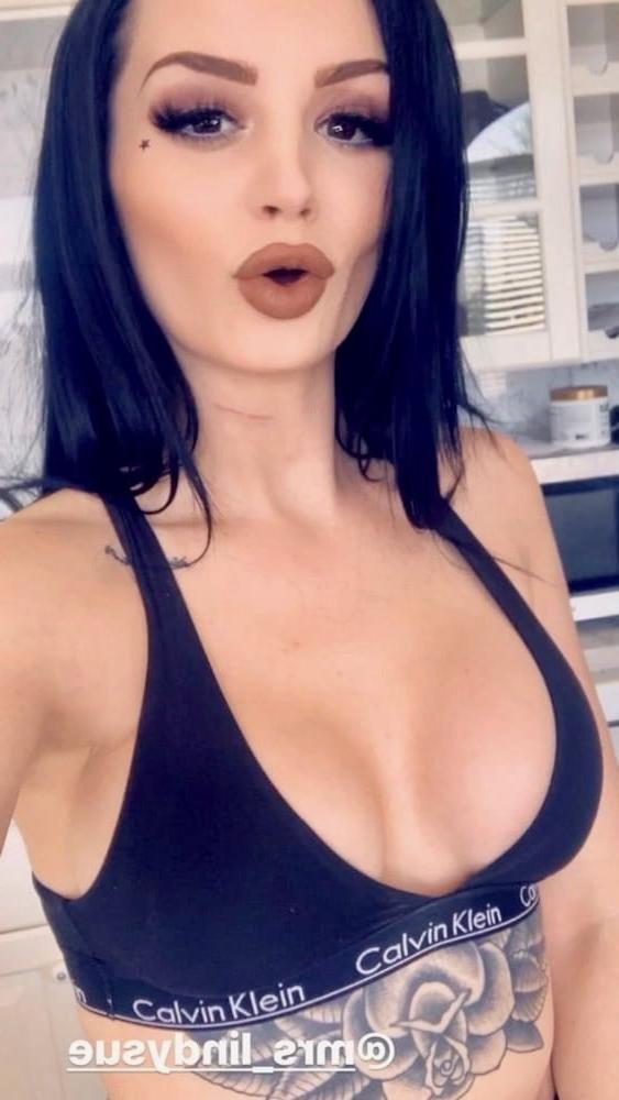 25P Paige Jerking Gallery