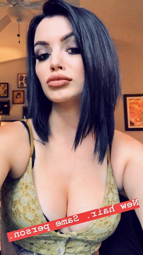 25P Paige Jerking Gallery