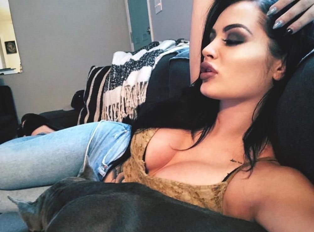 25P Paige Jerking Gallery