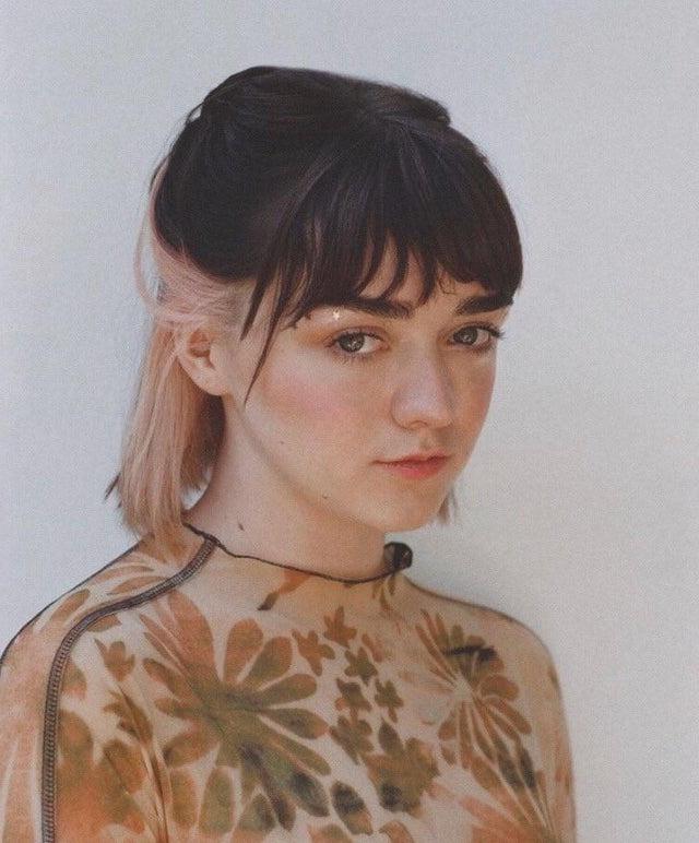 14P Cum to Maisie Williams 05