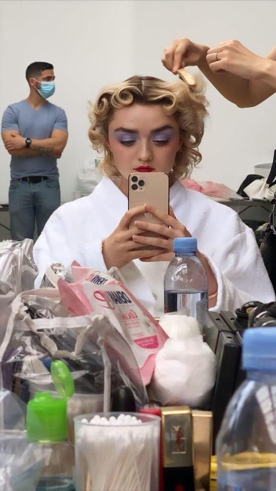 14P Cum to Maisie Williams 05