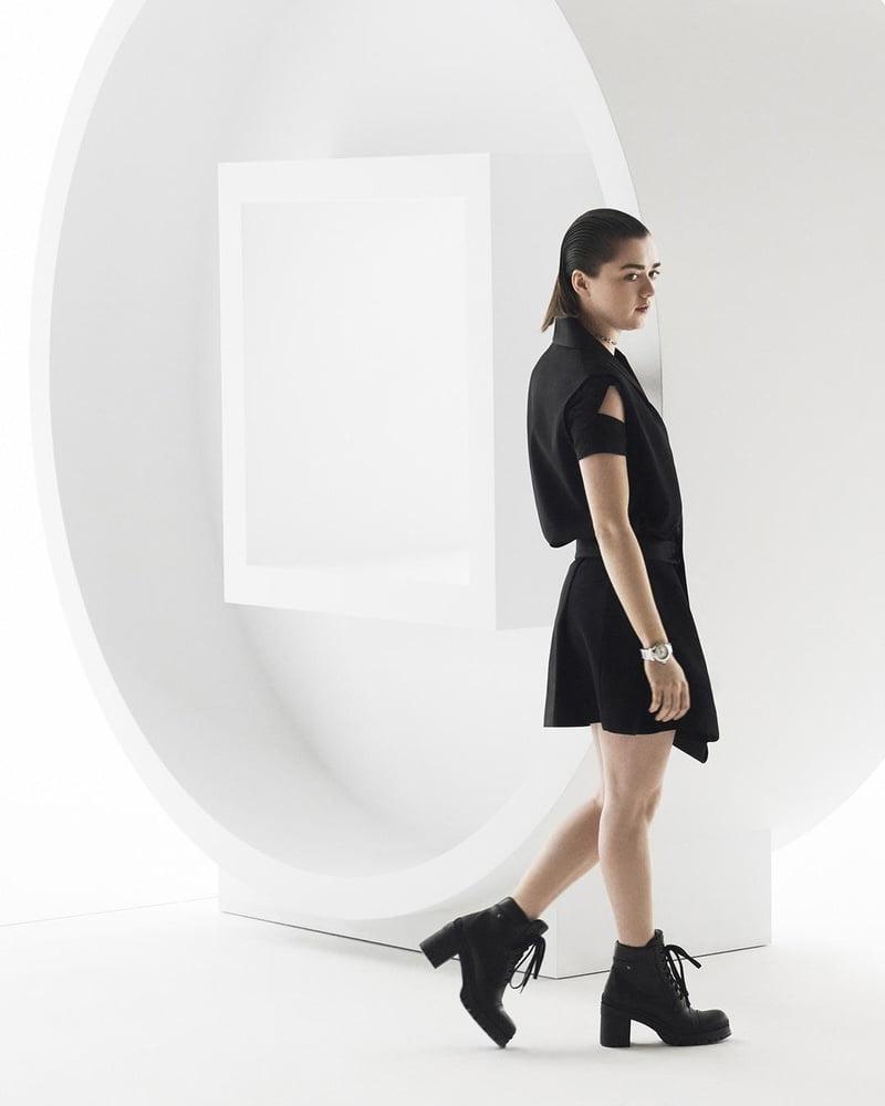 14P Cum to Maisie Williams 05