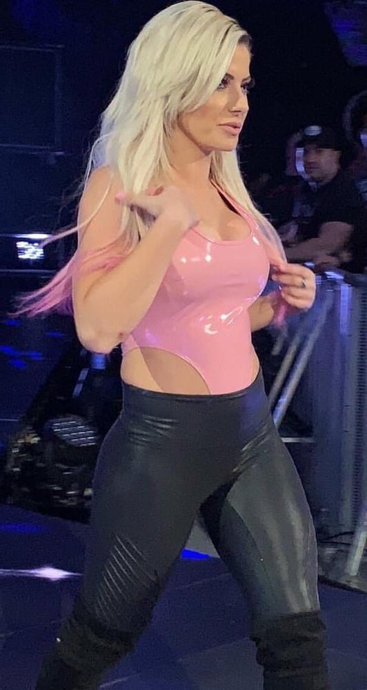 25P Alexa Bliss Jerking Galley