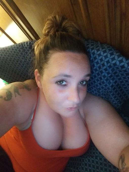 17P MY HORNY SLUTTY MOMMY VICKIE