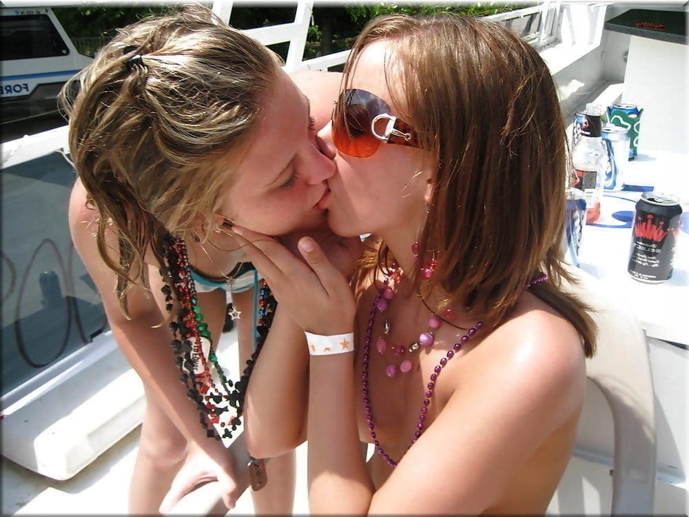 14P GIRL KISSES! 2