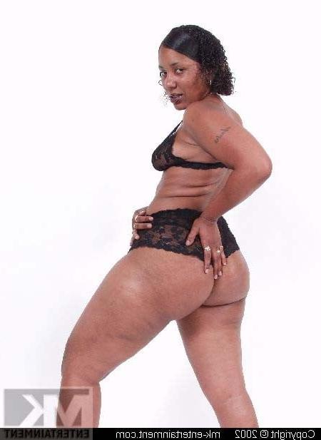 25P Unknown Curvy Black Women 23
