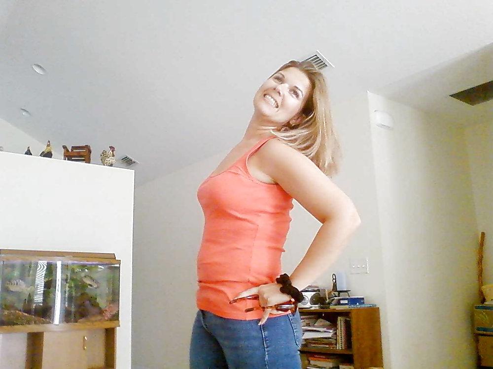 10P Sexy farm girl