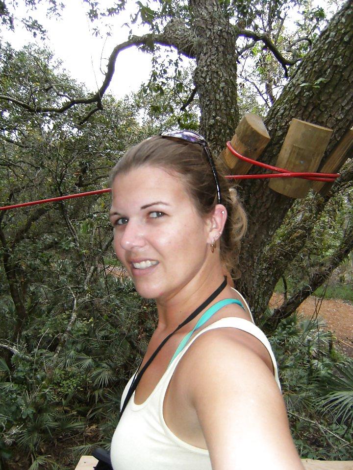 10P Sexy farm girl