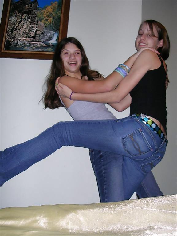 25P Queens in jeans LVII