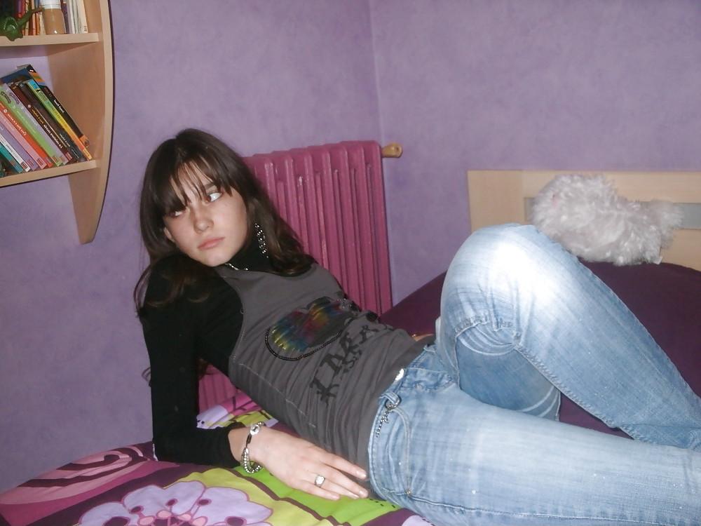 25P Queens in jeans LVII