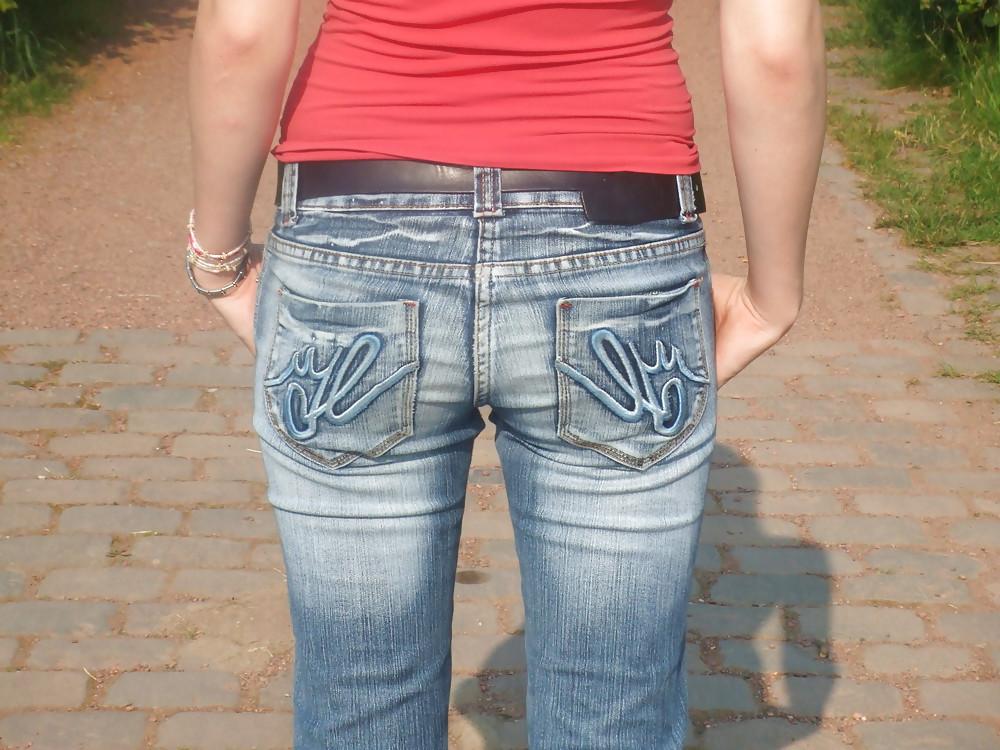 25P Queens in jeans LVII