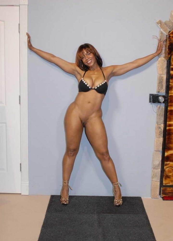 25P Unknown Curvy Black Women 22