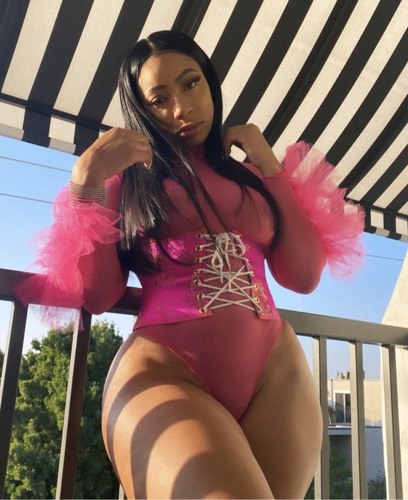 25P Unknown Curvy Black Women 22