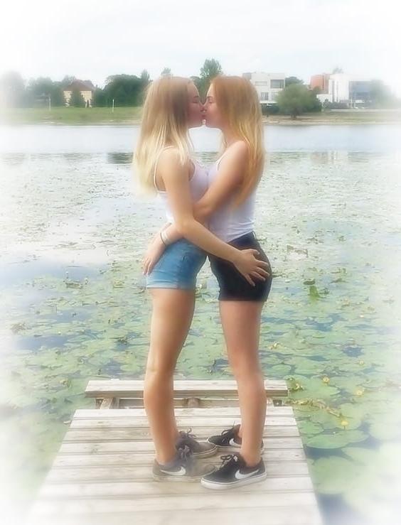 16P GIRL KISSES!