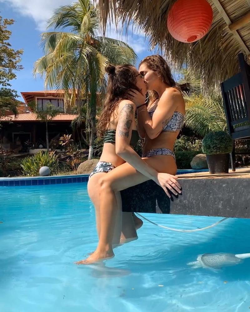 16P GIRL KISSES!
