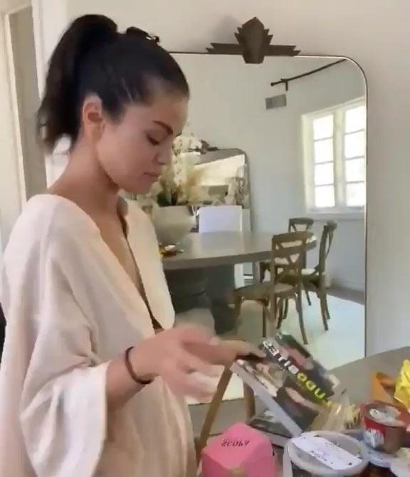 10P SELENA GOMEZ ... BRALESS BIRTHDAY !!!