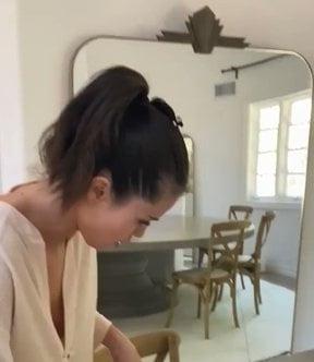 10P SELENA GOMEZ ... BRALESS BIRTHDAY !!!