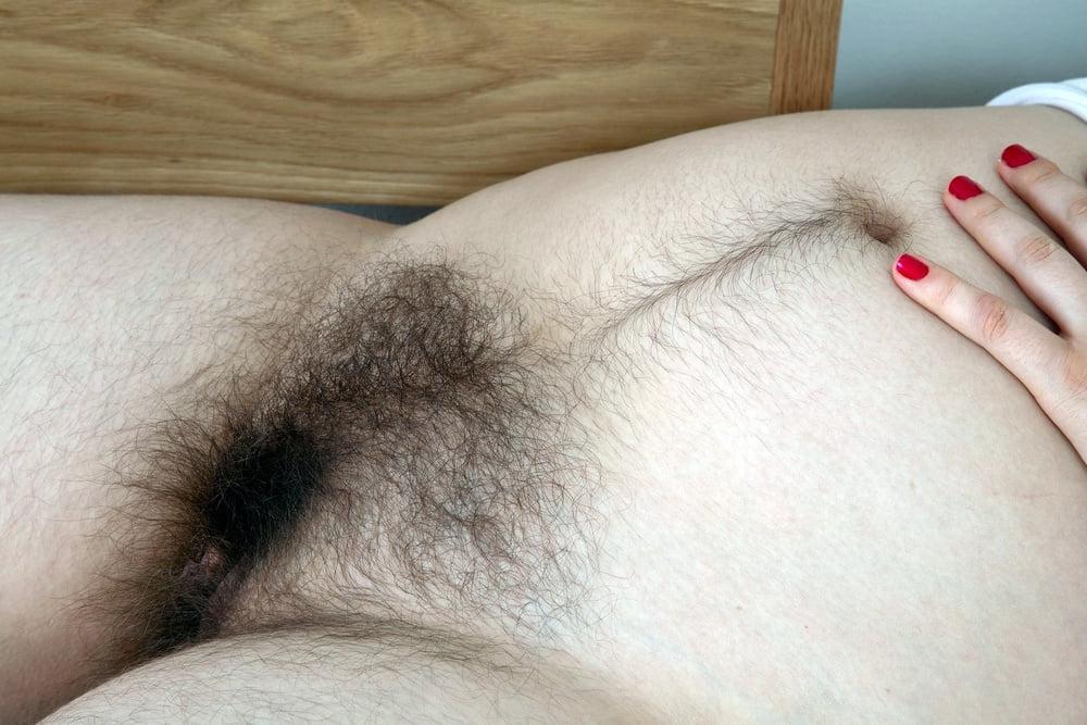 25P Attractive Model Shows Off Her Hairy Body