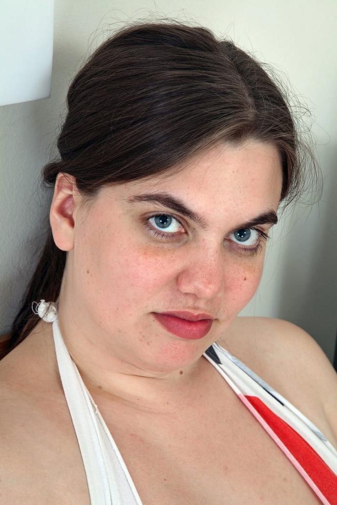 25P Attractive Model Shows Off Her Hairy Body
