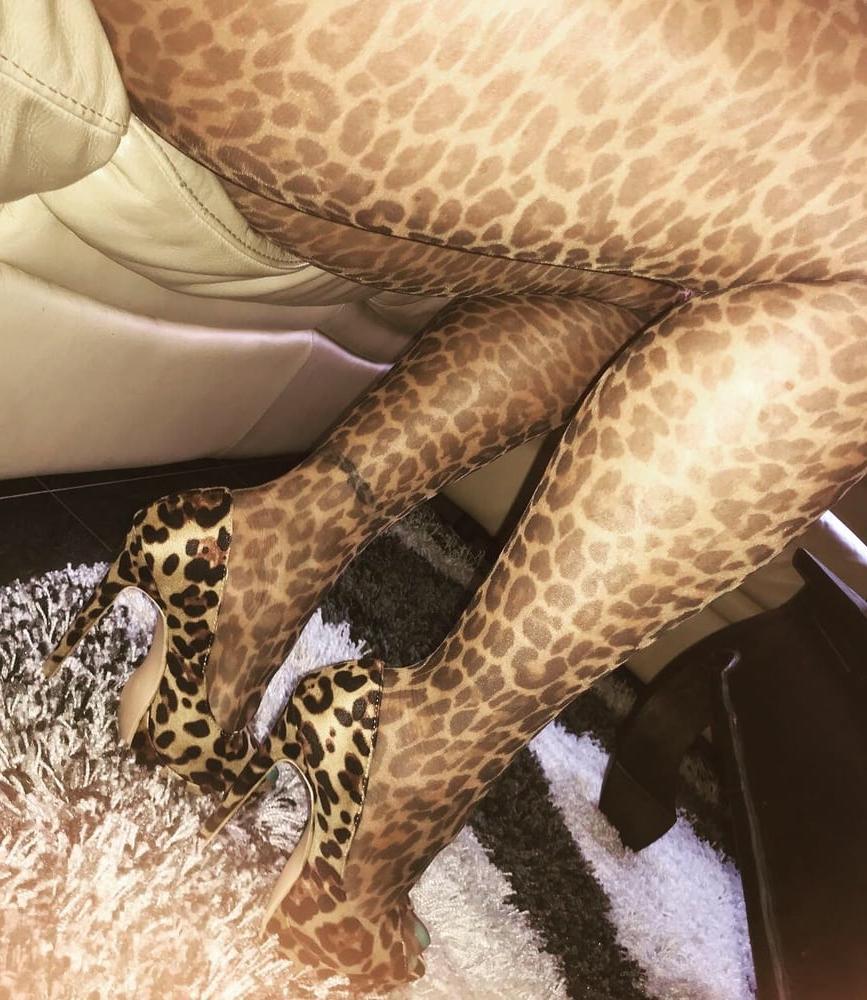 6P Wife love to show off here sexy body