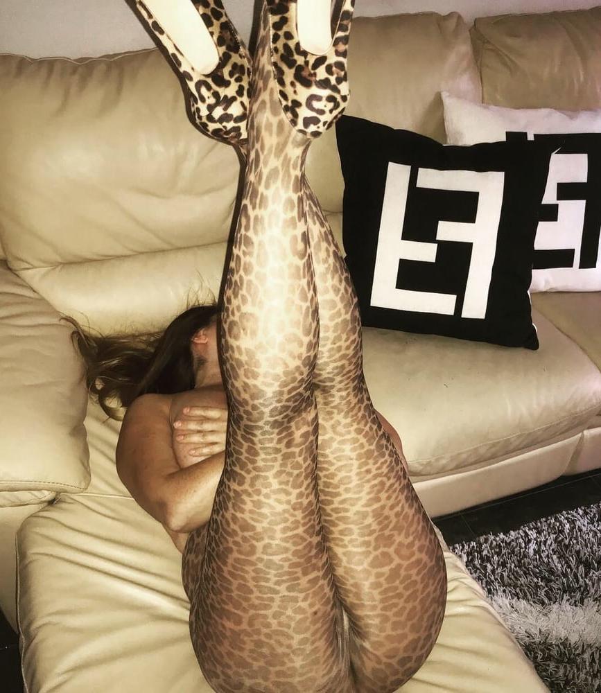 6P Wife love to show off here sexy body