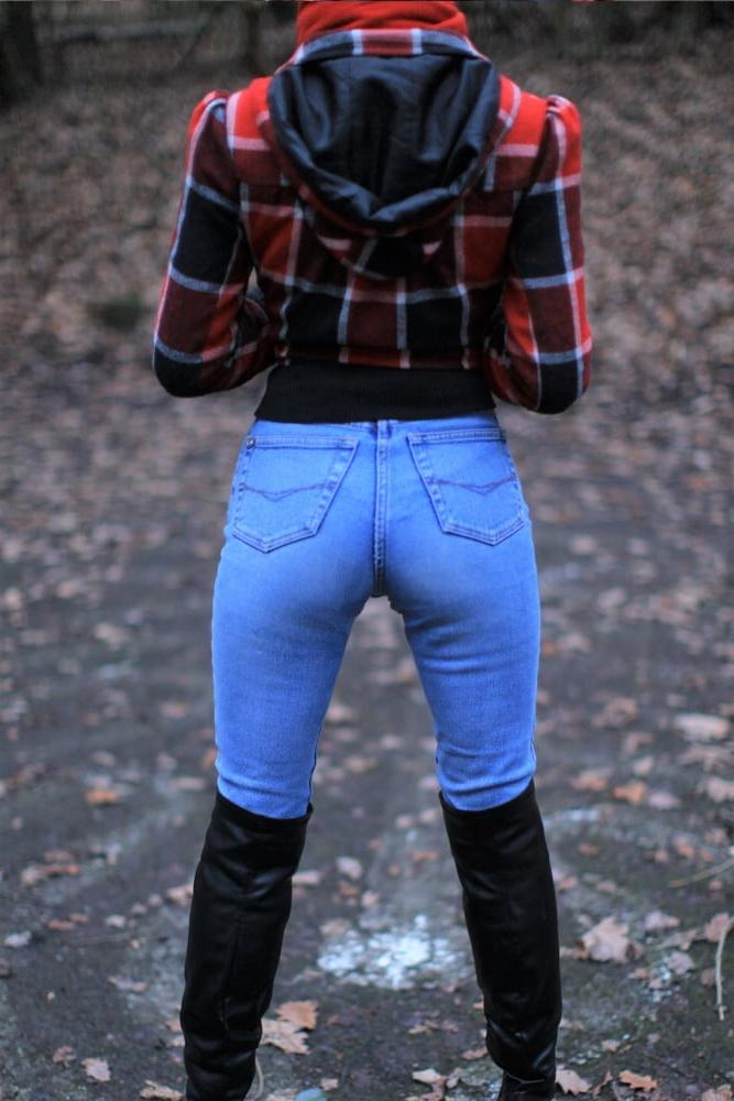 25P Feeding my jeans ass fetish...