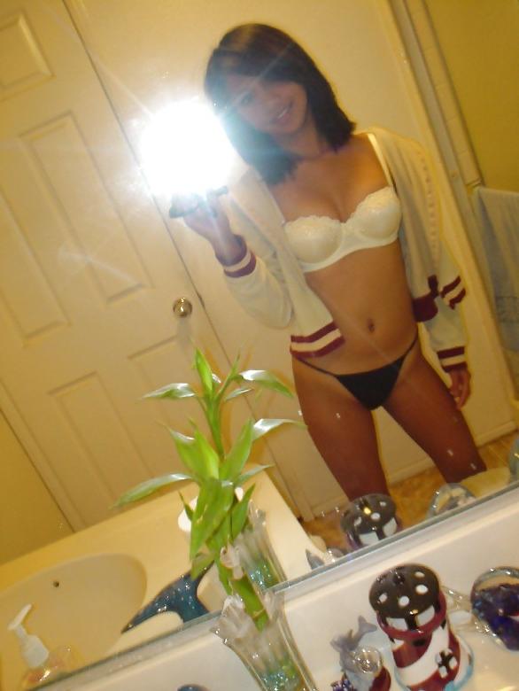 15P Nice (outdoor) toilet and bathroom girls 16