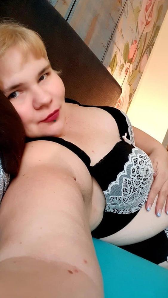 25P Fat german Milf is teasing us with her Body